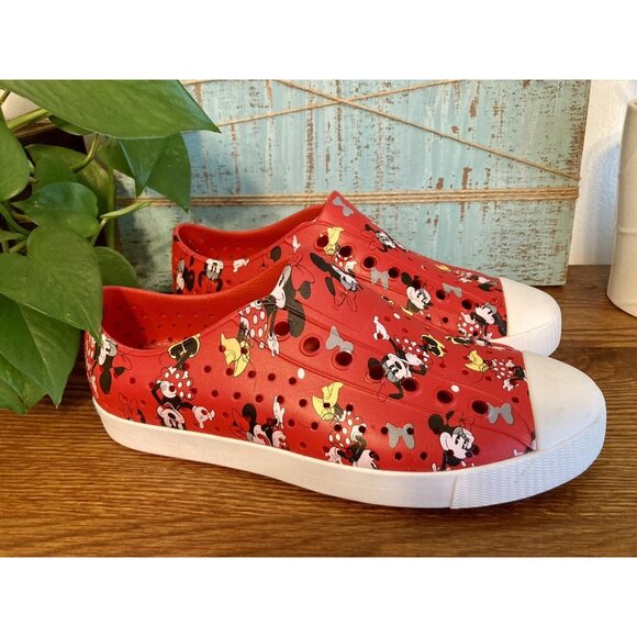 Minnie Mouse Shoes Womens 8 Red Native Jefferson Slip On Disney Allover Sneakers - Picture 3 of 9